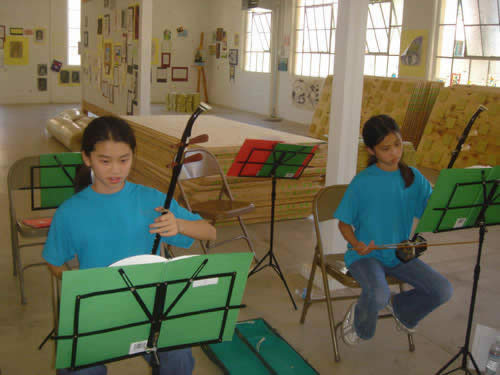 ���w�|�}�k�k�Ǯ�2005�~�L�O��ۤ�